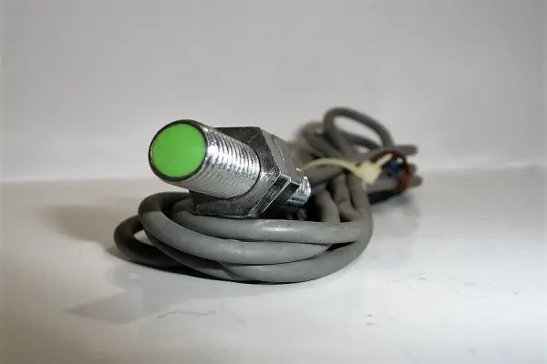 Inductive Proximity Sensor, E2E-X1R5E2, Omron, Made in Japan